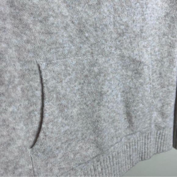 Greylin Women's Faith Heathered Cream Hooded Sweater - Picture 6 of 10